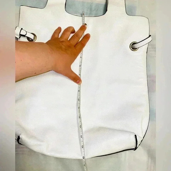 White bag with 💀 . No  name no brand - Picture 5 of 9